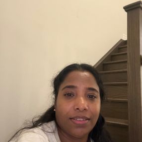 Menaka, Babysitter à Innisfil