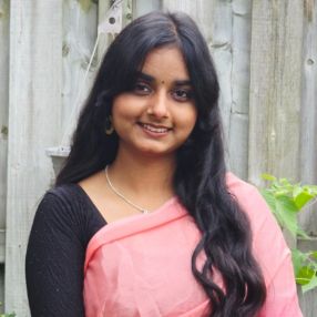 NIDHI, Babysitter à London