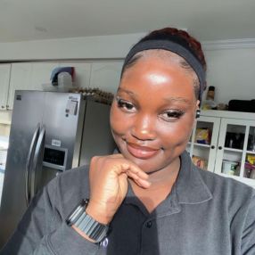Akinyiga, Babysitter in Clarington