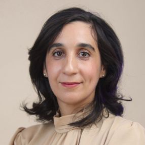 Houda, Babysitter à Ottawa