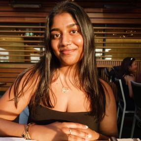 Reina, Babysitter à Bradford West Gwillimbury