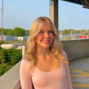 Ally, Babysitter à Oshawa
