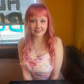 Alivia, Babysitter in Renfrew