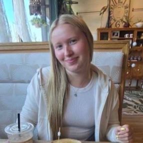 Elyssa, Babysitter in Salmon Arm