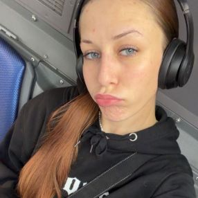 Jena, Babysitter à Langley