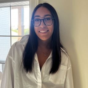 Katiya, Babysitter à Airdrie