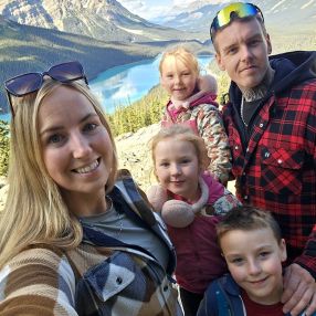 Stéphanie, Famille à Airdrie