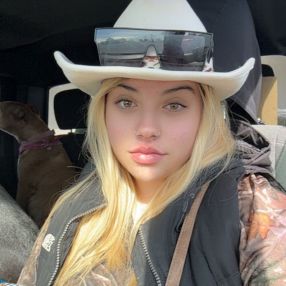 Madison, Babysitter à Red Deer