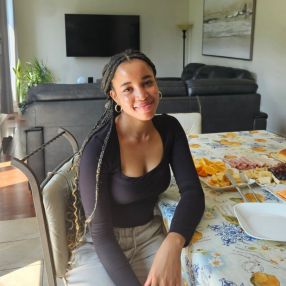 Mia, Babysitter à Embrun