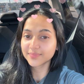 Himanshi, Babysitter à Surrey