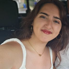 De Sousa Christina, Babysitter in Russell