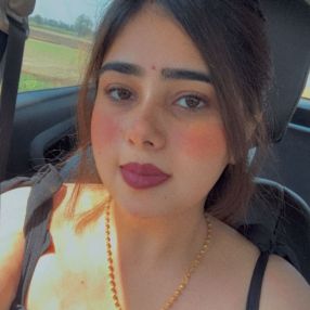Simran, Babysitter in Surrey