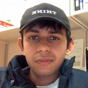 Arvind, Famille à Surrey