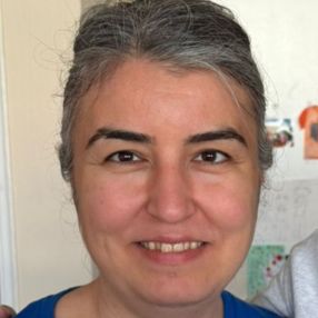 Safak, Babysitter à Edmonton