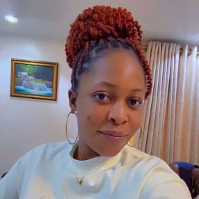 Oluwapemi, Babysitter à Airdrie
