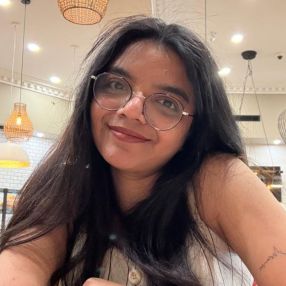 Hemaswi, Babysitter à Oshawa