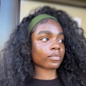 Chika, Babysitter à Brampton