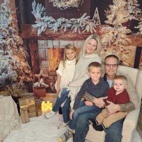 Tara, Famille à Kitchener