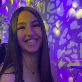 Victoria, Babysitter in Calgary