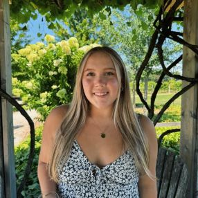 Abbey, Babysitter in Essex County