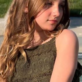 Emma, Babysitter in Hamilton