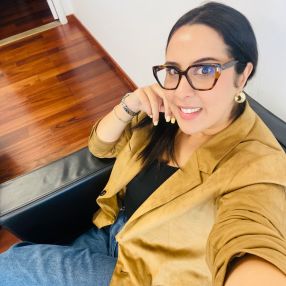 Farah, Babysitter in Laval