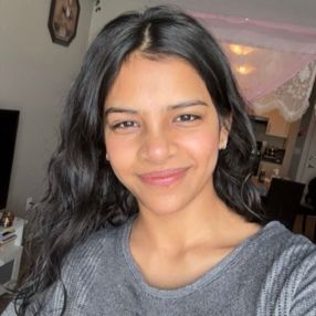Jasnoor, Babysitter à Winnipeg