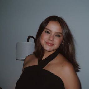 Vannia, Babysitter in Vancouver