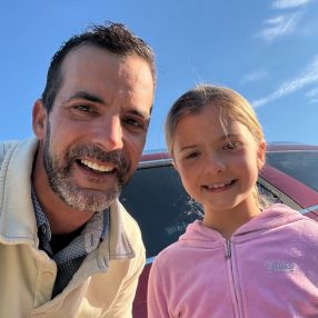 Riley, Famille à Regina