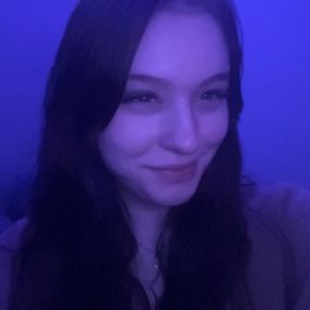 Mikayla, Babysitter in Surrey