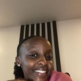 Tona, Babysitter à Gatineau