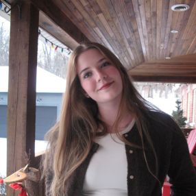 Elisabeth, Babysitter à East Gwillimbury