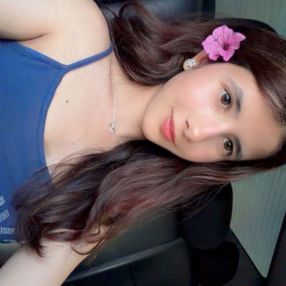Ayu, Babysitter à Barrie
