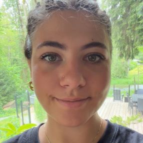 Juliette, Babysitter à Maple Ridge