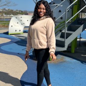 TAIWO, Babysitter à Bedford