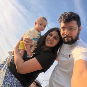 Gitika, Famille à Thorold