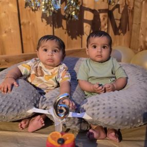 Aakruti, Famille à Riverview