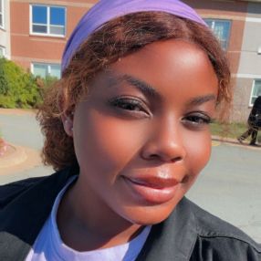 Uchechi, Babysitter à Dartmouth