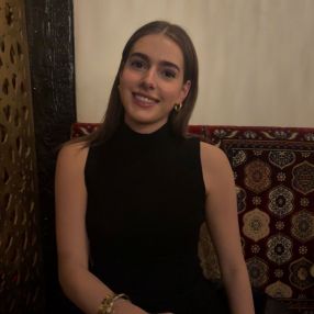 Alba, Babysitter in Burnaby