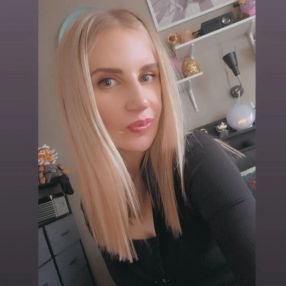 Holly, Babysitter in Collingwood