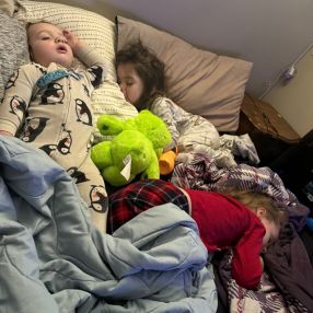 Elisha, Famille à Edmonton