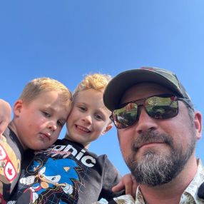 Jaye, Famille à Airdrie