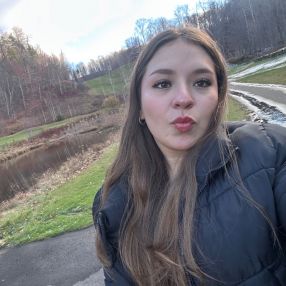 Alessa, Babysitter in L'Île-Perrot