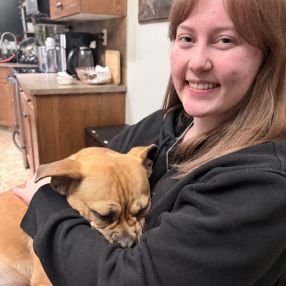 Macie, Babysitter à Blackfalds