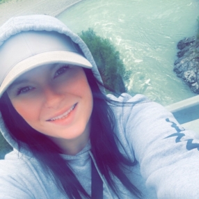 Savannah, Babysitter in Innisfail