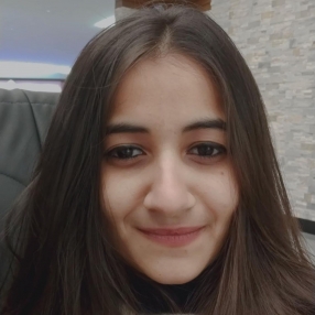 Rahi, Babysitter à Surrey
