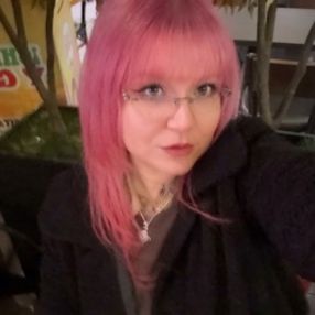 M Scarleth, Babysitter à Hamilton
