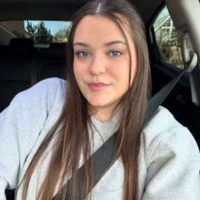 McKayla, Babysitter à Airdrie
