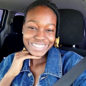 Foluke, Babysitter in Airdrie
