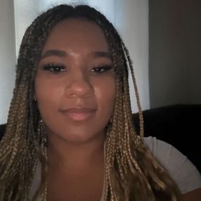 Saisha, Babysitter à Essex County